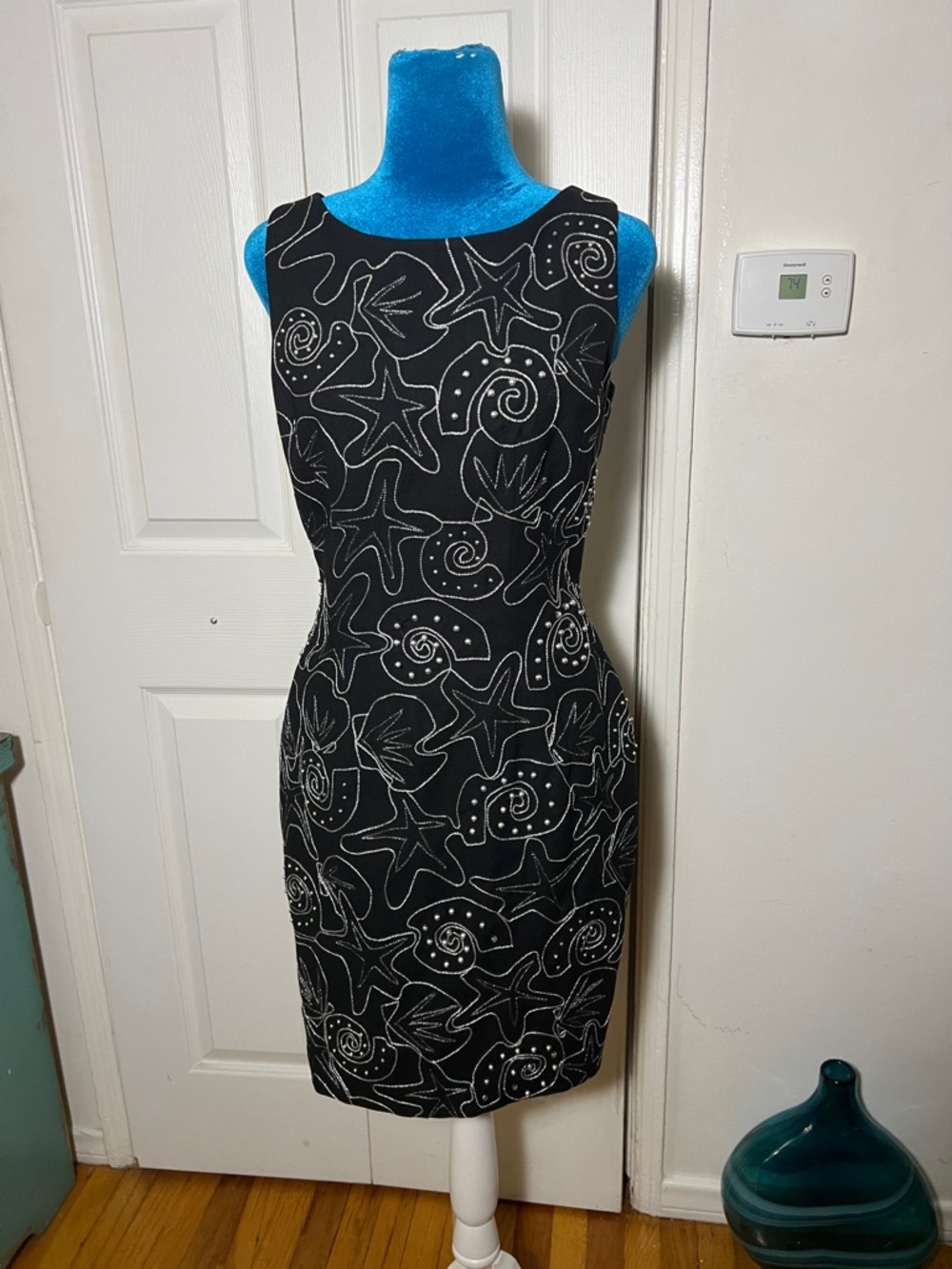 A.J. BARI Vintage Embellished Mini Dress Women’s 6 - Picture 2 of 6